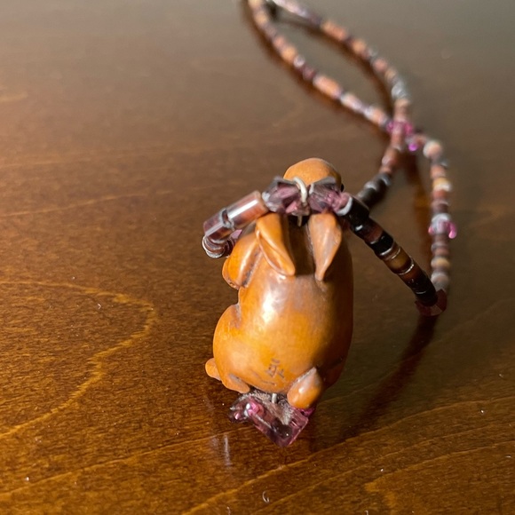 Handcarved Netsuke cute wooden rabbit on a beaded choker necklace, very unique - Picture 5 of 10